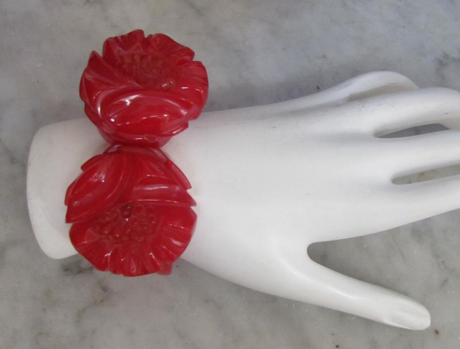 VTG Orig 1940s CHERRY-RED BAKELITE Carved *DOUBLE-ROSETTES* Clamper Bracelet EXC