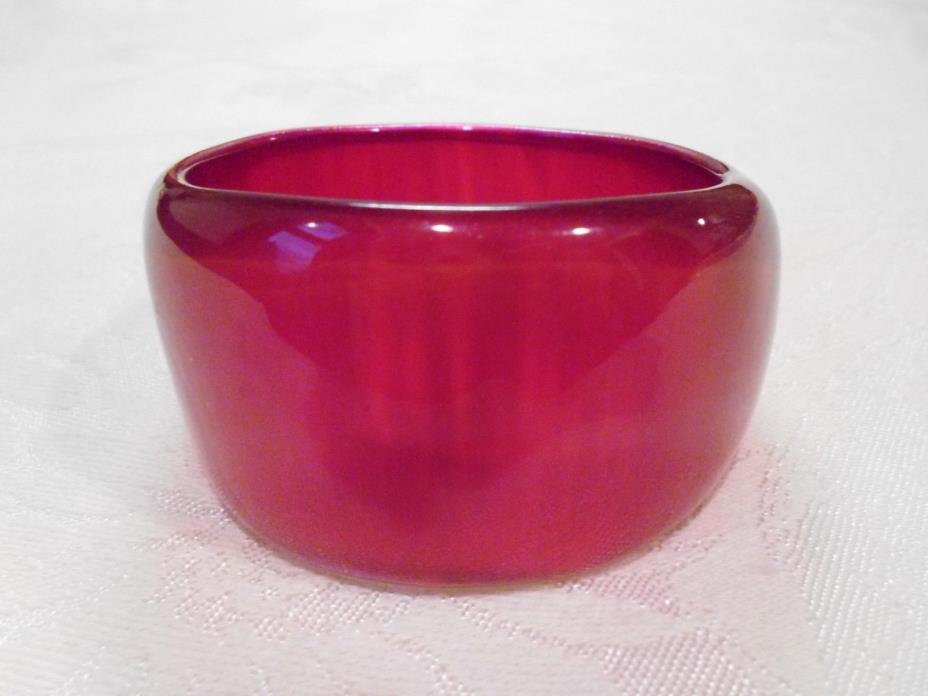 VINTAGE PINK LUCITE CHUNKY BANGLE BRACELET