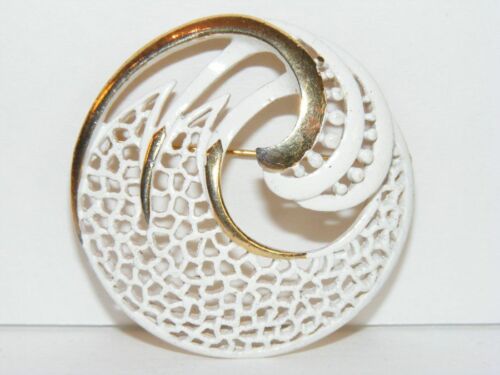 Vintage MONET Gold Tone and White Circle Pin Brooch I2