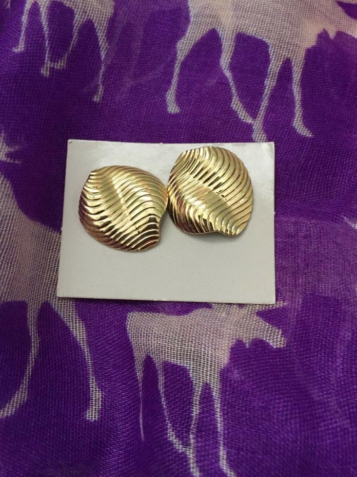 VTG Avon Sea Treasure Pierced Earrings 1988