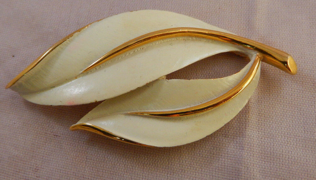 Vintage Signed Sarah Coventry Brooch Pin Gold Tone Metal Leaf w/ White Enamel