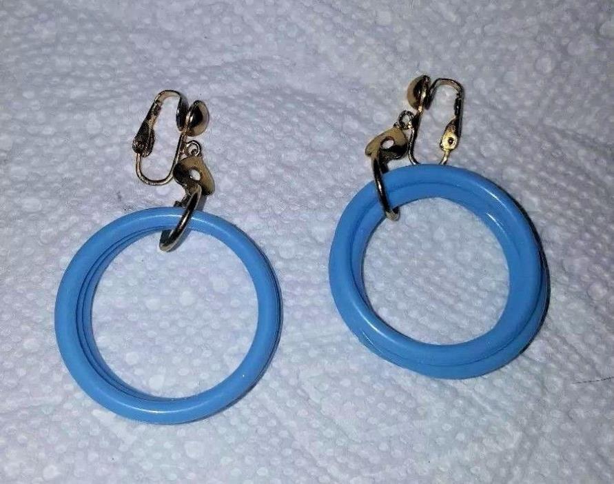 Vintage Gold Tone Blue Plastic Rings Clip On Earrings Dangle