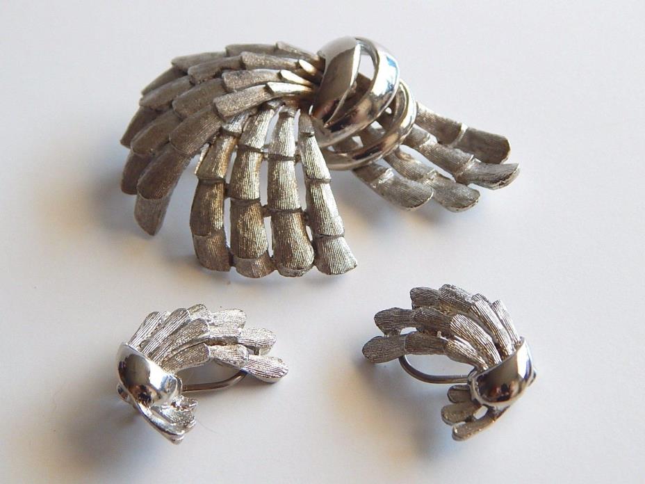 VINTAGE 1950'S SIGNED BSK EARRINGS AND BROOCH SILVER TONE