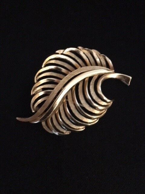 Vintage Signed CROWN TRIFARI OPENWORK SWIRL LEAF Pin Brooch Textured Gold Tone