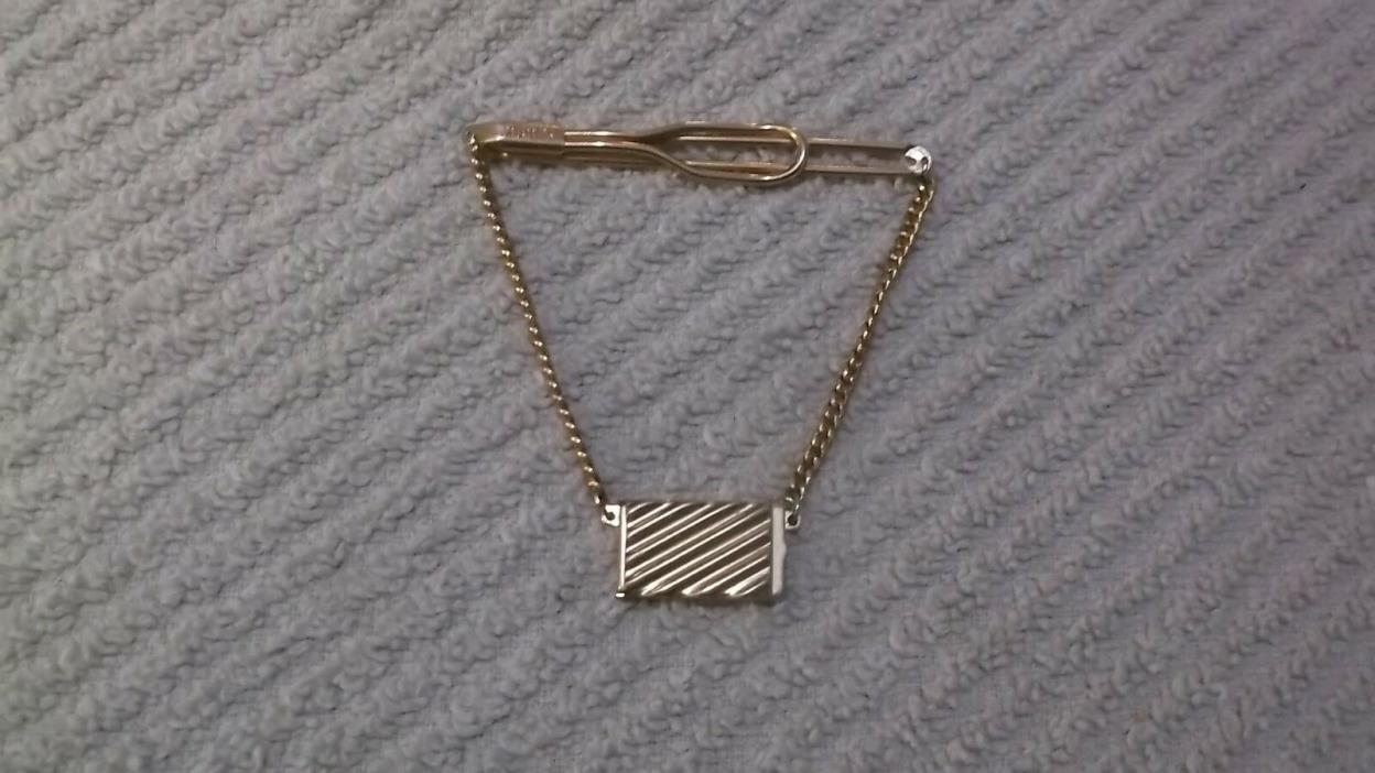Vintage Swank Signed Goldtone Tie Bar & Chain With A Rectangular Goldtone Charm