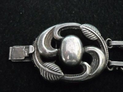 Coro Classic Design Art Nouveau Bracelet w Leaves  Double Link Vintage