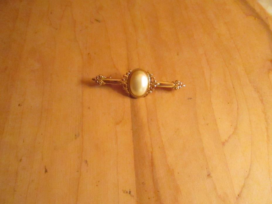 Goldtone bar pin imitation pearl Lasting Memory 1983 pre-owned