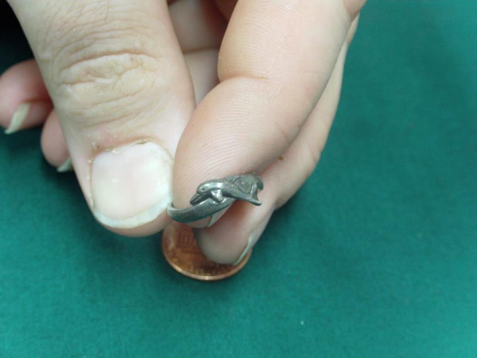 GRANDMAS ESTATE BEAUTIFUL WESTERN  STERLING SILVER DOLPHIN TOE RING