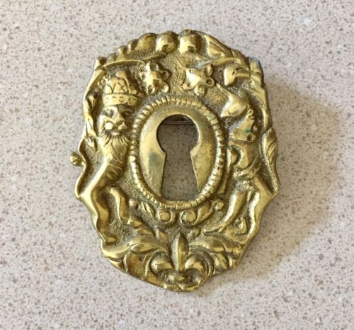 UK Coat of Arms Brooch Pin- Cast Brass Colonial Williamsburg Keyhole, Max Rieg