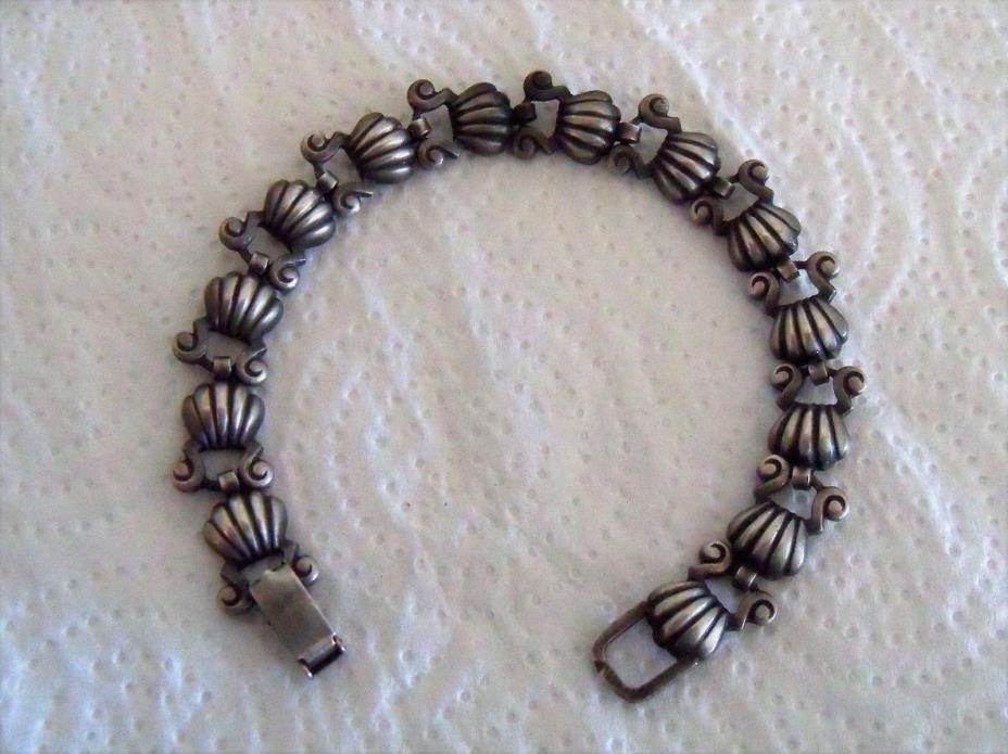 stylized Seashells antiqued pewter tone scallop shell link bracelet 8