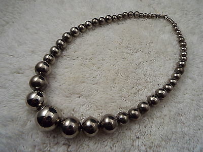 Silvertone Gradient Bead Necklace (A66)