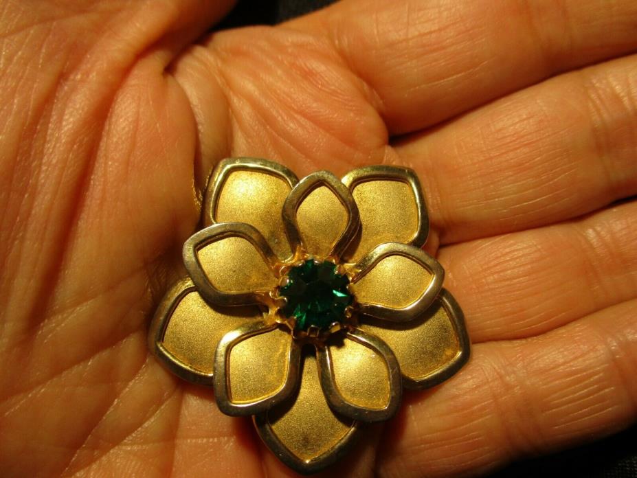 Vintage brooch gold color metal floral decorative w green rhinestone prong set