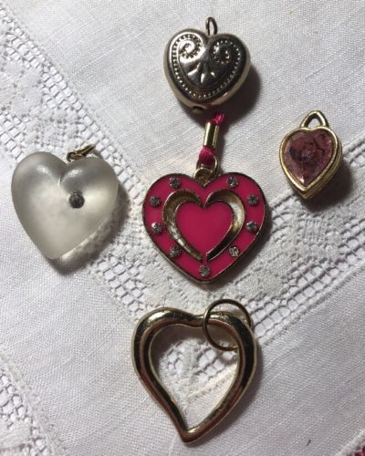 5 Gold Tone Heart Pendants Charms Crafting Jewelry JS-50