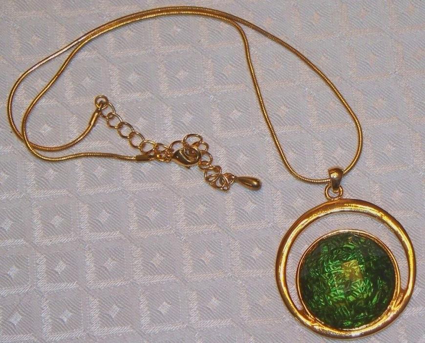 Pretty Statement Green Faceted Foil Back Cabochon Pendant Necklace M686