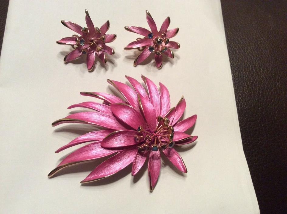 Beautiful Vintage Gold Metal Pink  Flower Brooch With Matching Clip On Earrings