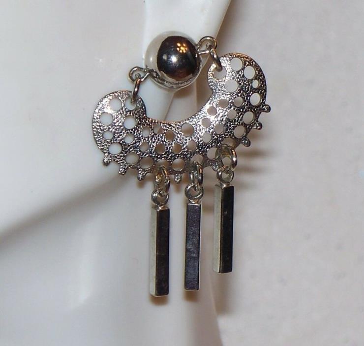 VINTAGE 70'S SILVER TONE OPEN WORK DANGLING TASSELS PIERCED EARRINGS J826