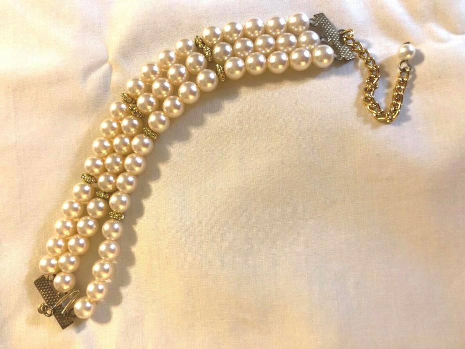 VINTAGE UNSIGNED FAUX PEARL BRACELET WITH TINY GOLD-TONE LINKS BETWEEN 4 PEARLS