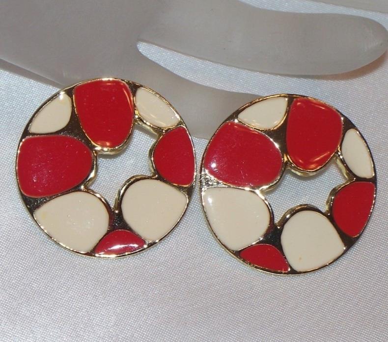 VINTAGE COSTUME JEWELRY ROUND OFF WHITE & RED BUTTON PIERCED EARRINGS E714