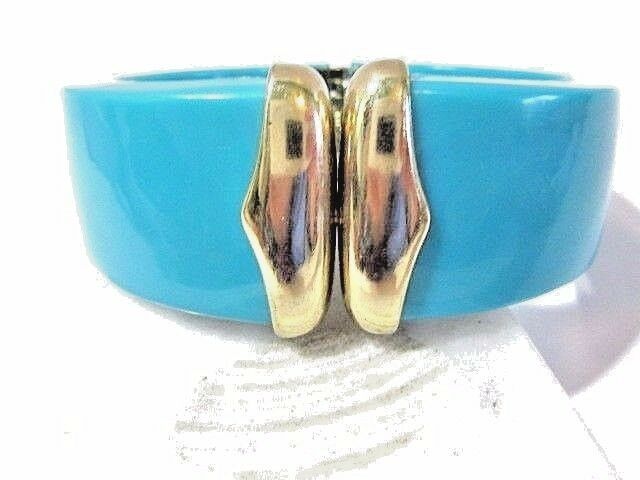 TURQUOISE AND GOLD TONE ACCENT LUCITE CLAMPER HINGED LUCITE BRACELET