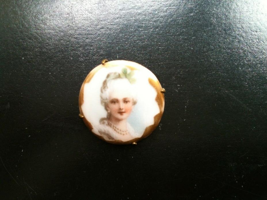 PAINTED PORTRAIT PIN MILK GLASS ANTIQUE SMALL PIN ROUND BRASS BACK AND CLASP