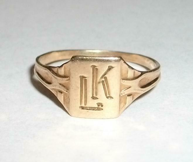 Antique Art Nouveau Signet Ring / 10K YELLOW GOLD / ENGRAVED INITIALS - L K / 3