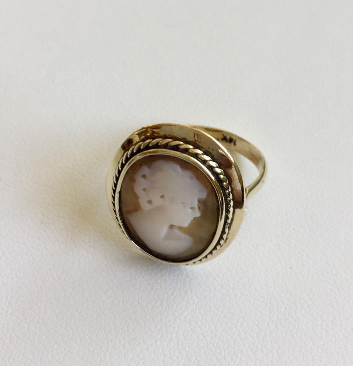 Vintage Victorian Women's Carved Shell Cameo Ring Size 5 in 14K Yellow Gold