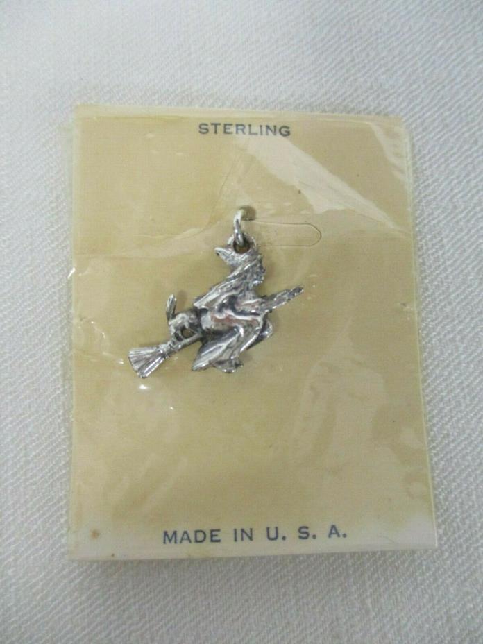VINTAGE MD USA STERLING HALLOWEEN WITCH & CAT ON BROOMSTICK CHARM MINT on CARD