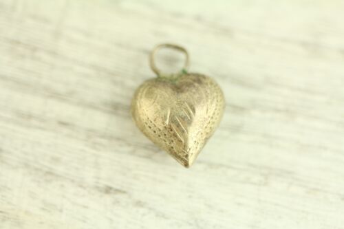 VINTAGE PUFFED ETCHED HEART CHARM Sterling Silver 925 GREAT ONE FOR BRACELET-S93