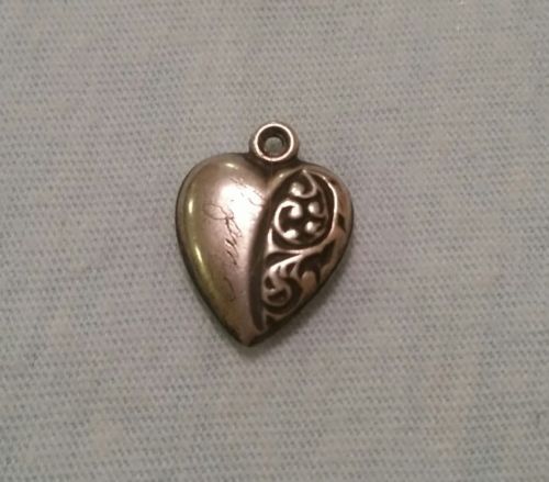 AA43 Vintage Sterling Silver 925 Charm Puffy Heart Love Valentine Sweet Gift