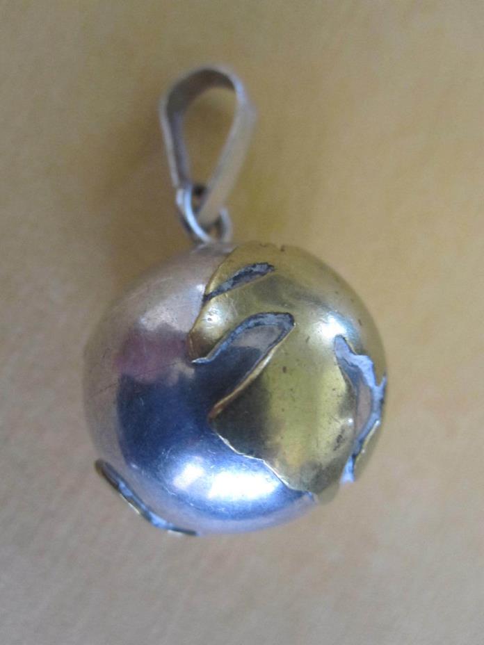 VINTAGE STERLING & VERMEIL CHIMING GLOBE PENDANT & BALE; 16.7 GRAMS