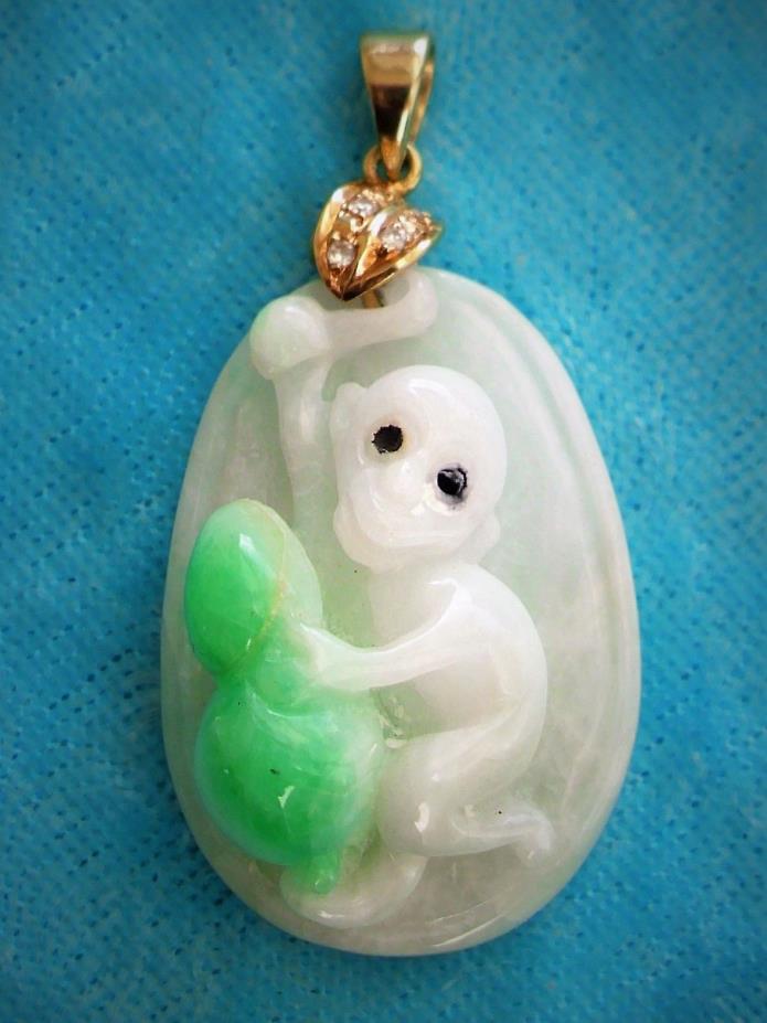 VTG Asian 18K Gold & DIAMOND Carved Green JADE MONKEY w/ Peaches SIGNED Pendant