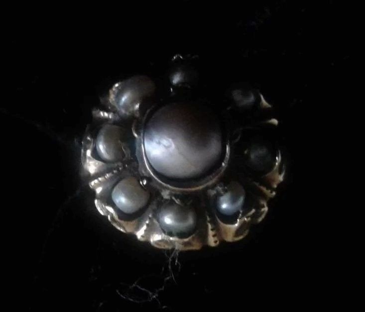 17th Century 18kt Gold and Natural Pearl Fede Chianina Ring