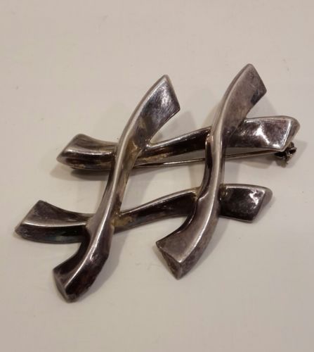 925 Sterling Silver Sharp Key Brooche / Pendant mark: ND 925  9 grams