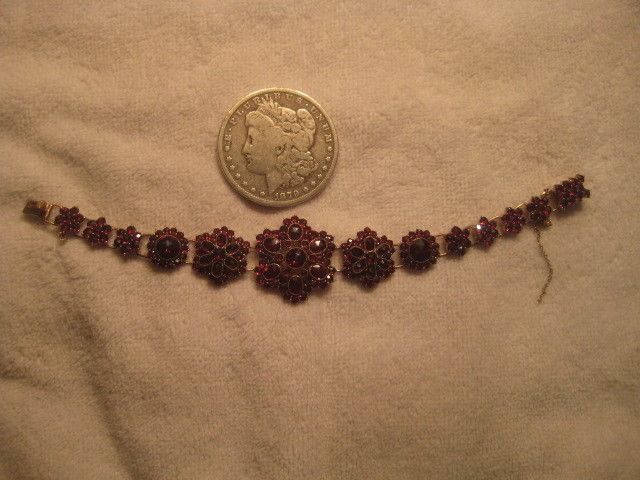 ANTIQUE VICTORIAN GARNET BRACELET,