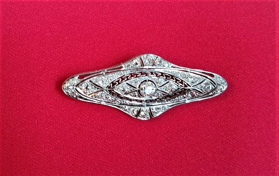Exquisite Edwardian Diamond Platinum and White Gold Brooch  approx. 2 1/2 carats