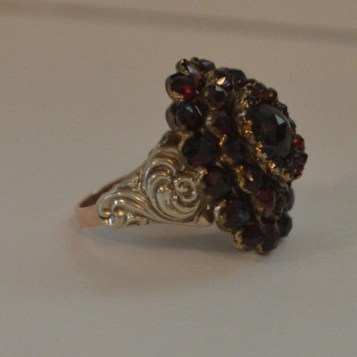 Antique GARNET RING 8kt (333) Yellow Gold Fancy Silver Detail Big 1