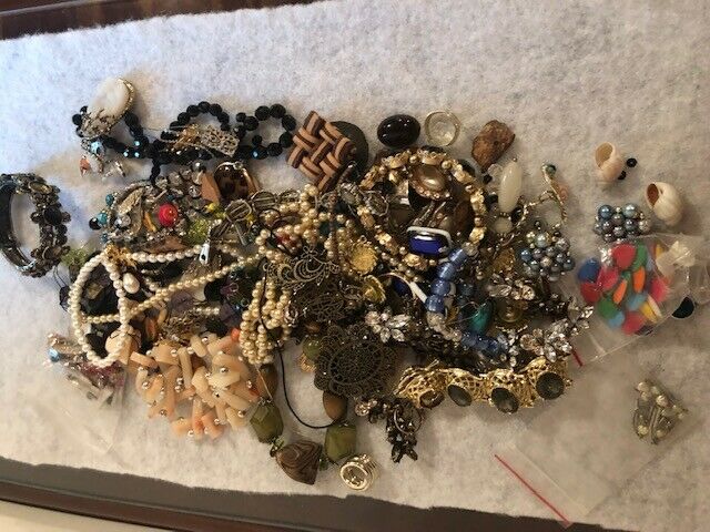 Broken Craft Costume Jewelry 2 lbs #D7-5