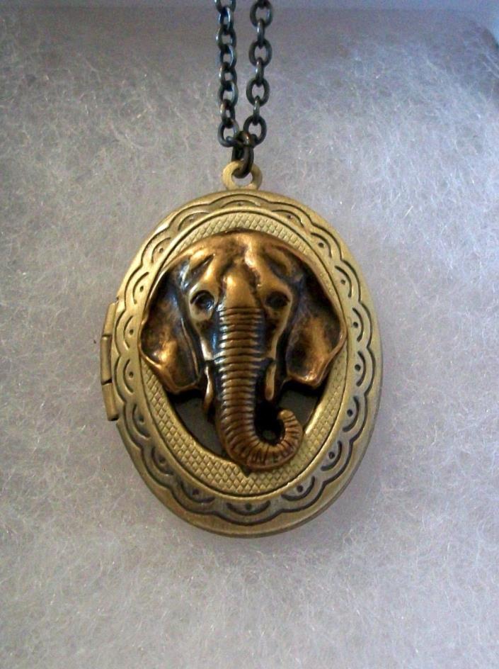 ELEPHANT HEAD Vtg Photo LOCKET NECKLACE - Antiqued Brass - GR8 GIFT GOOD QUALITY