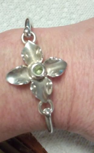 Vintage Sterling Mexico Peridot Flower Hinged Bangle Bracelet