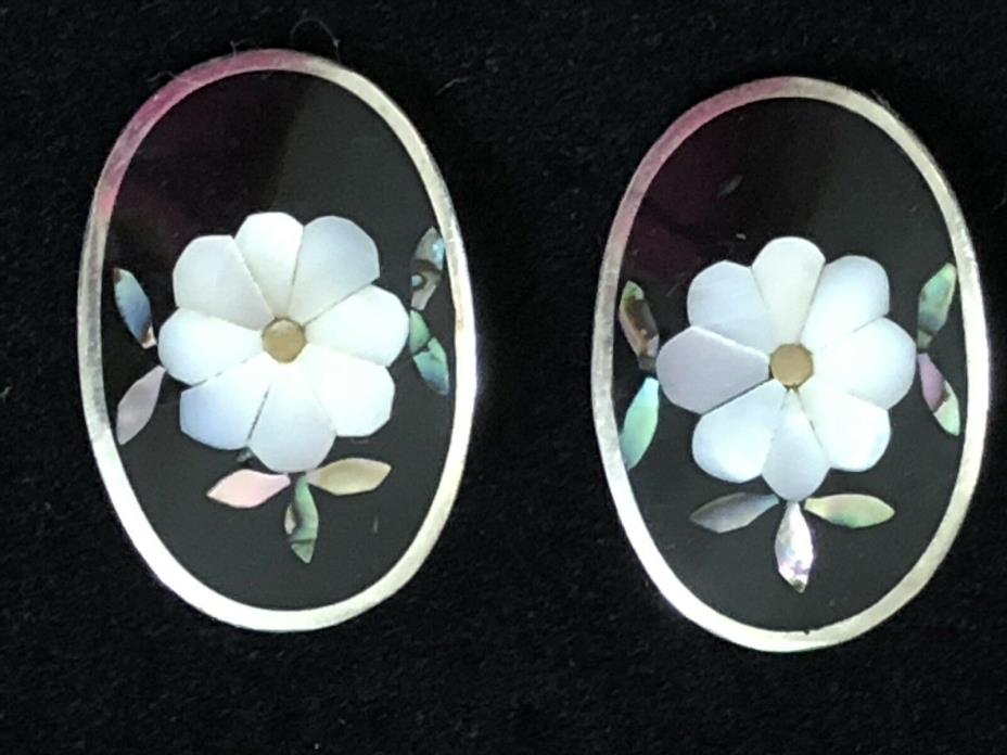VTG ALPACA MEXICO SILVER ONYXM MOP ABALONE INLAID FLOWER CLIP ON EARRINGS