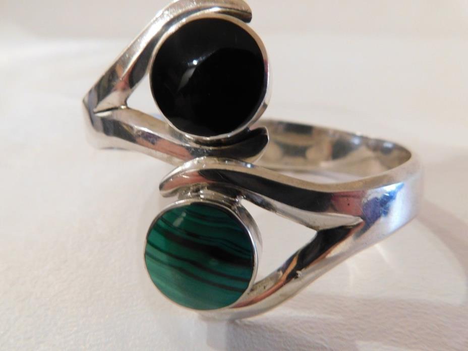 Vintage Sterling Silver Hinged Clamper bracelet with Malachite & Onyx Mexico TN-