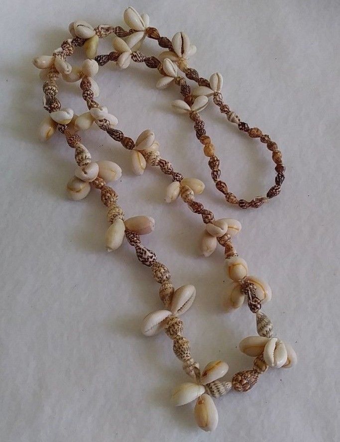 Vintage Hawaiian Cowrie Shell Flower Necklace Lei