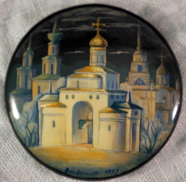 Russian Lacquer Brooch / Pin Cathedral with Gold Hand Painted Signed & 1998