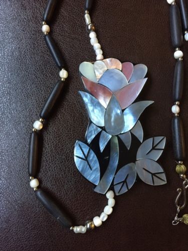Mother Of Pearl Inlaid Tulip Necklace- 34 