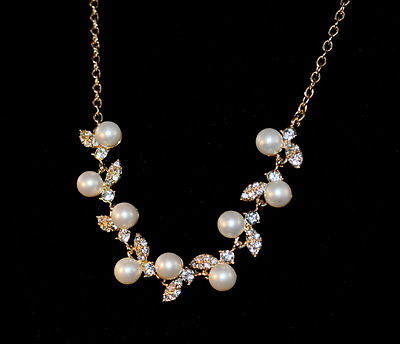 Vintage single strand White Faux Pearl gold tone Necklace 18 inches rhinestones