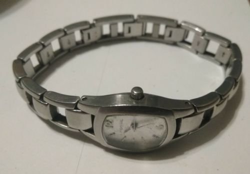 Women Fossil F2 ES9526 Watch Stainless Steel Case Silver Dial Bracelet Band 30M