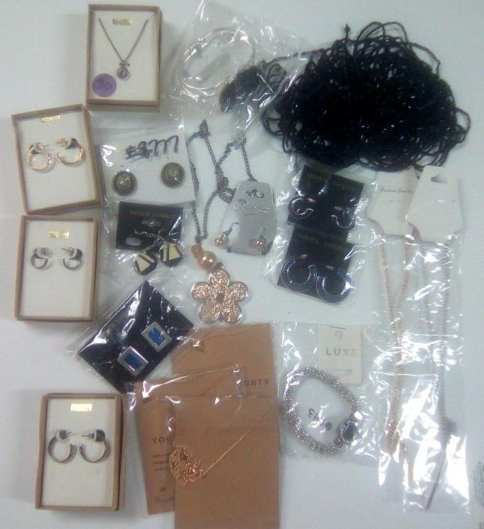 Large Lot of New jewelry. Necklaces, earrings, bracelets, sets. crystal bracelet