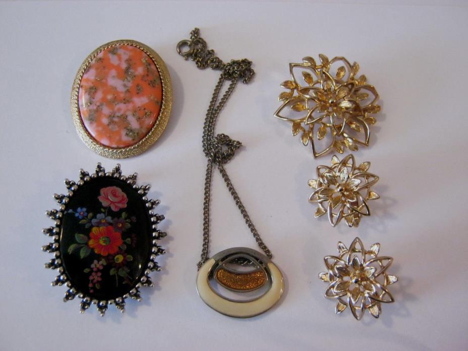 Sarah Coventry small vintage jewelry lot, brooches, necklace, matching earrings
