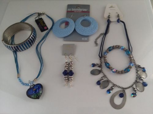 Mixed Fashion Jewelry Lot Earrings Necklaces Bracelets B1654