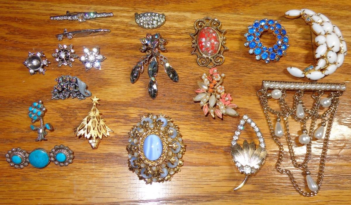 BIG MIXED LOT OF 18 VINTAGE OLD JEWELRY BROOCH PINS CABOCHONS FAUX? TURQUOISE